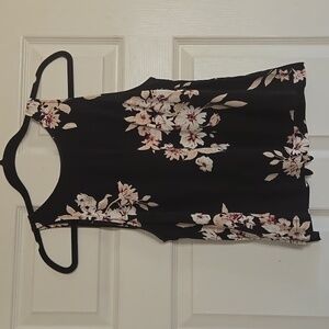 DYNAMITE Floral top